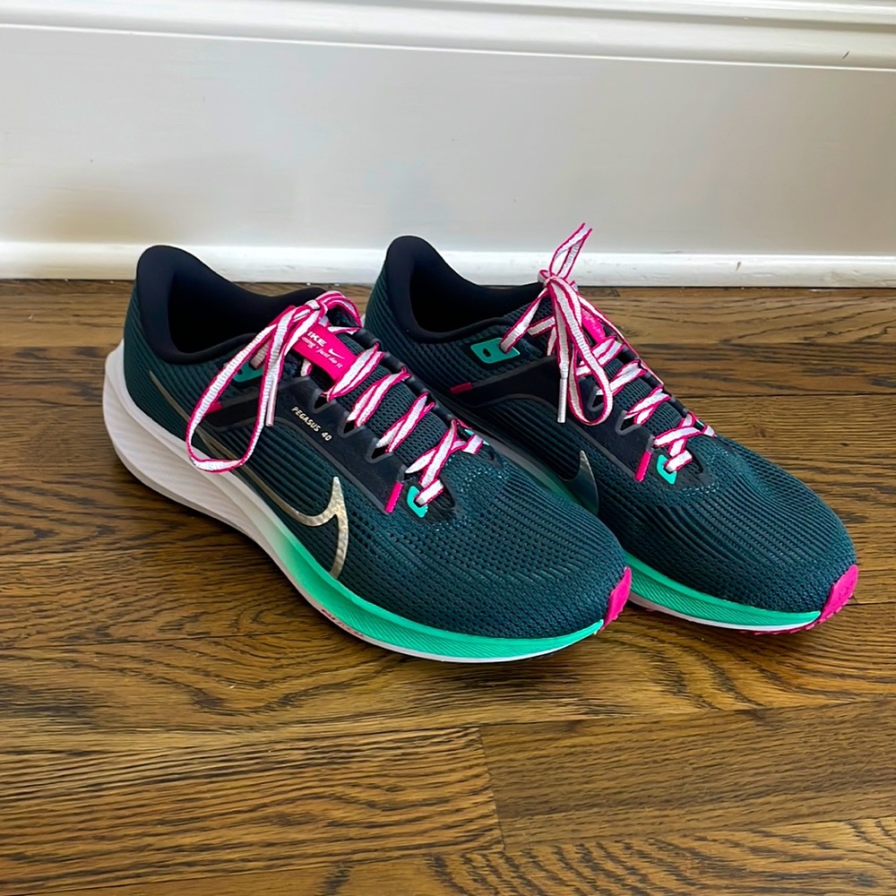 EUC Nike Pegasus 40.  Womens Size 9.5